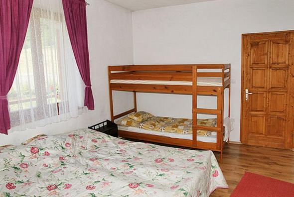 Kalaris Vendeghaz Apartment Holloko Room photo